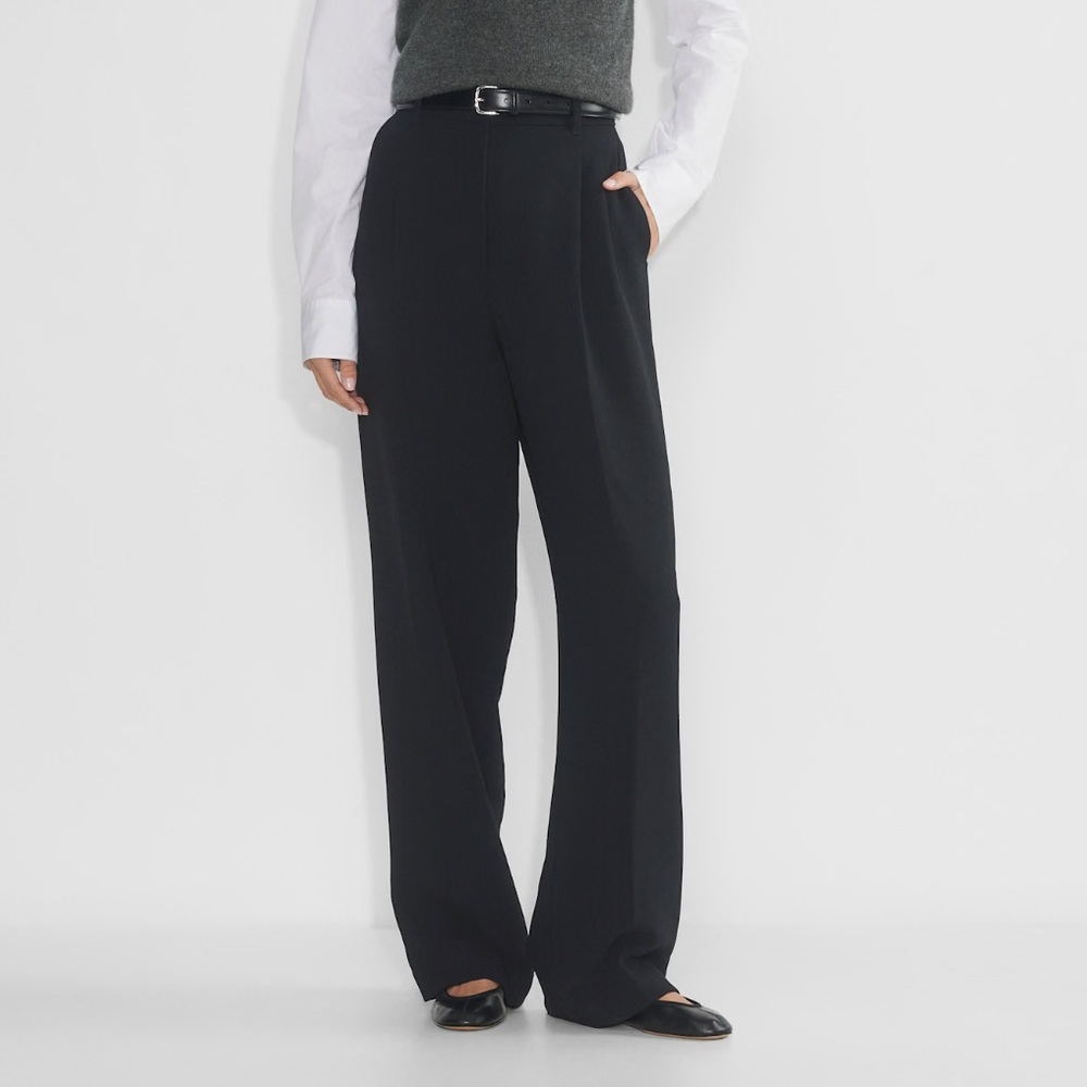 Aritzia “The Effortless Pant” - Crepette - Black - Sz 10